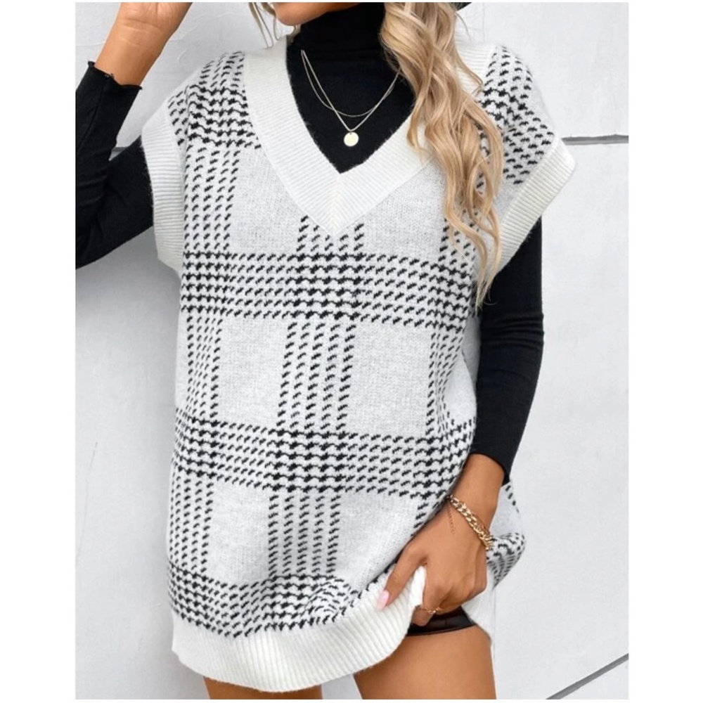 Cozy Plaid Print V Neck Long Vest - Picture 2 of 4